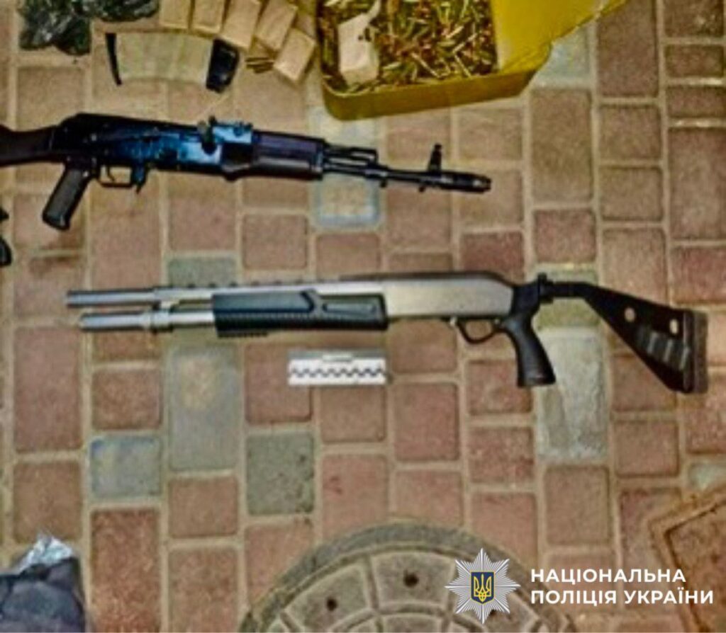 Зброя - штурмова гринтівка та дробовик