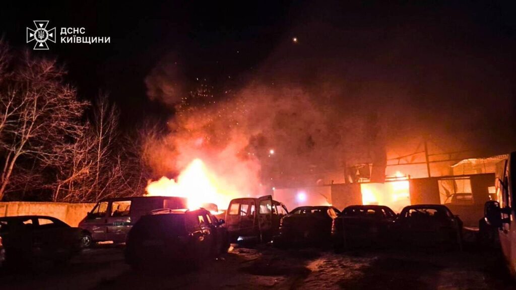 Київщина: врятовано людину з-під завалів, 5 районів під ударом