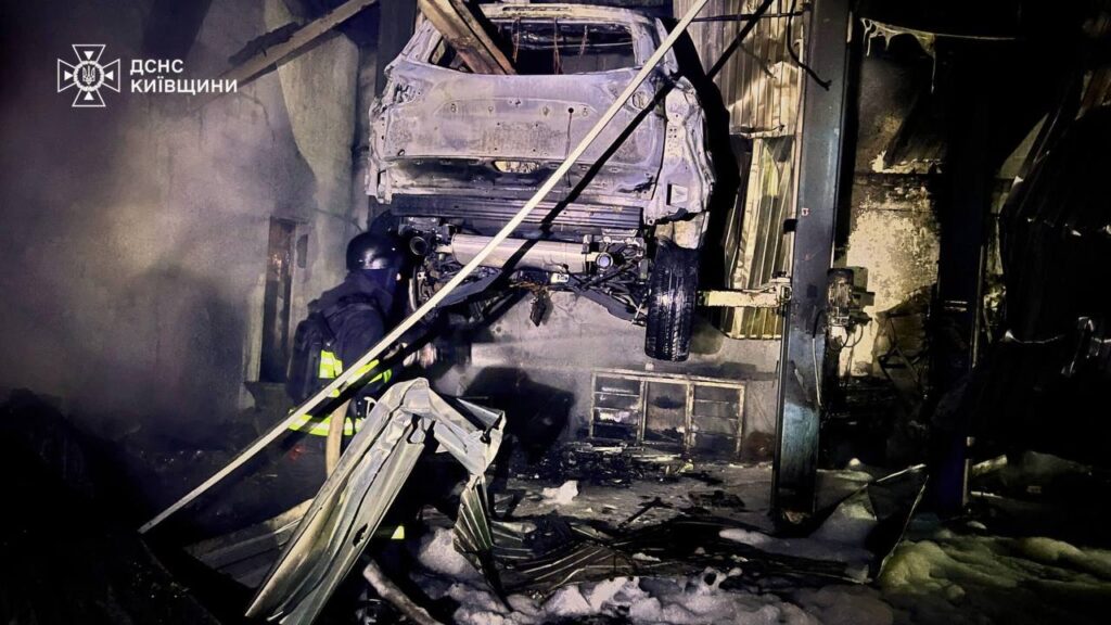 Київщина: врятовано людину з-під завалів, 5 районів під ударом