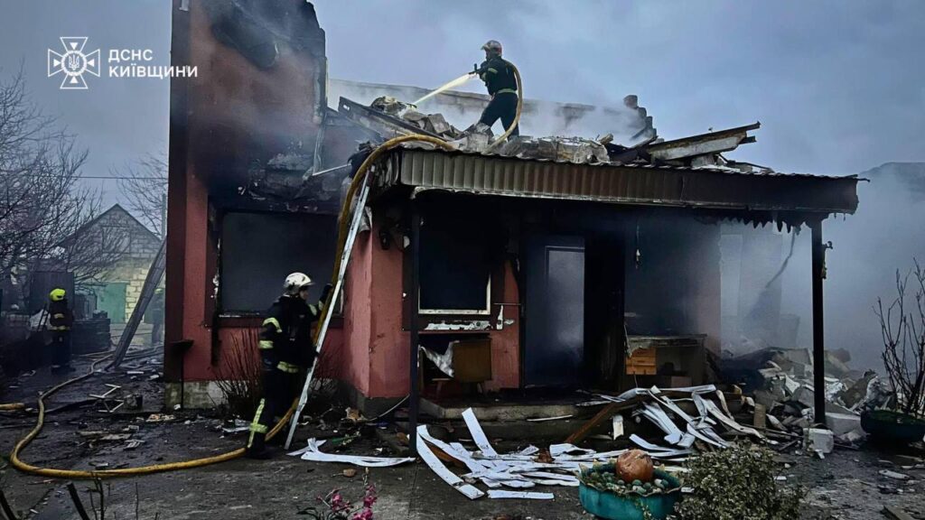 Київщина: врятовано людину з-під завалів, 5 районів під ударом