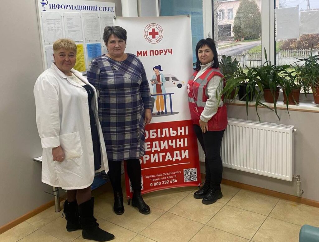 Лікарі мобільних медичних бригад (3 жінки)