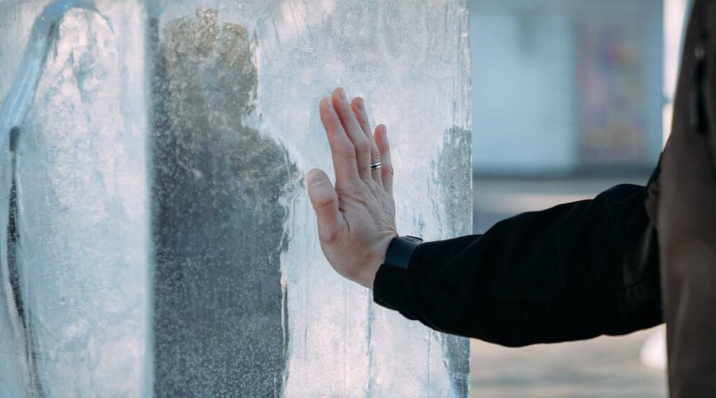 Крижане серце на Софійській: що означає незвична льодова інсталяція