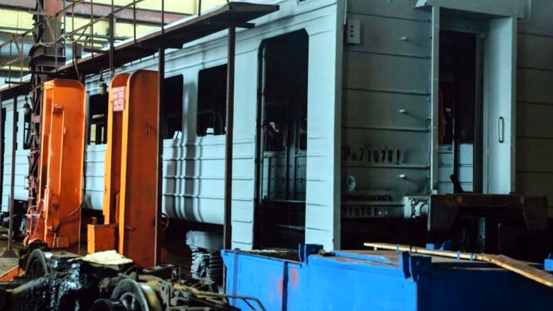 Вагон Укрзалізниці під час ремонту