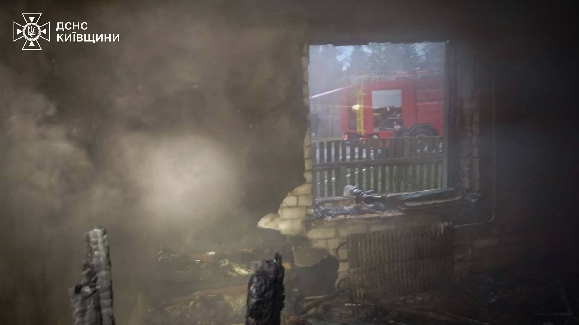 Згорілий будинок із середини