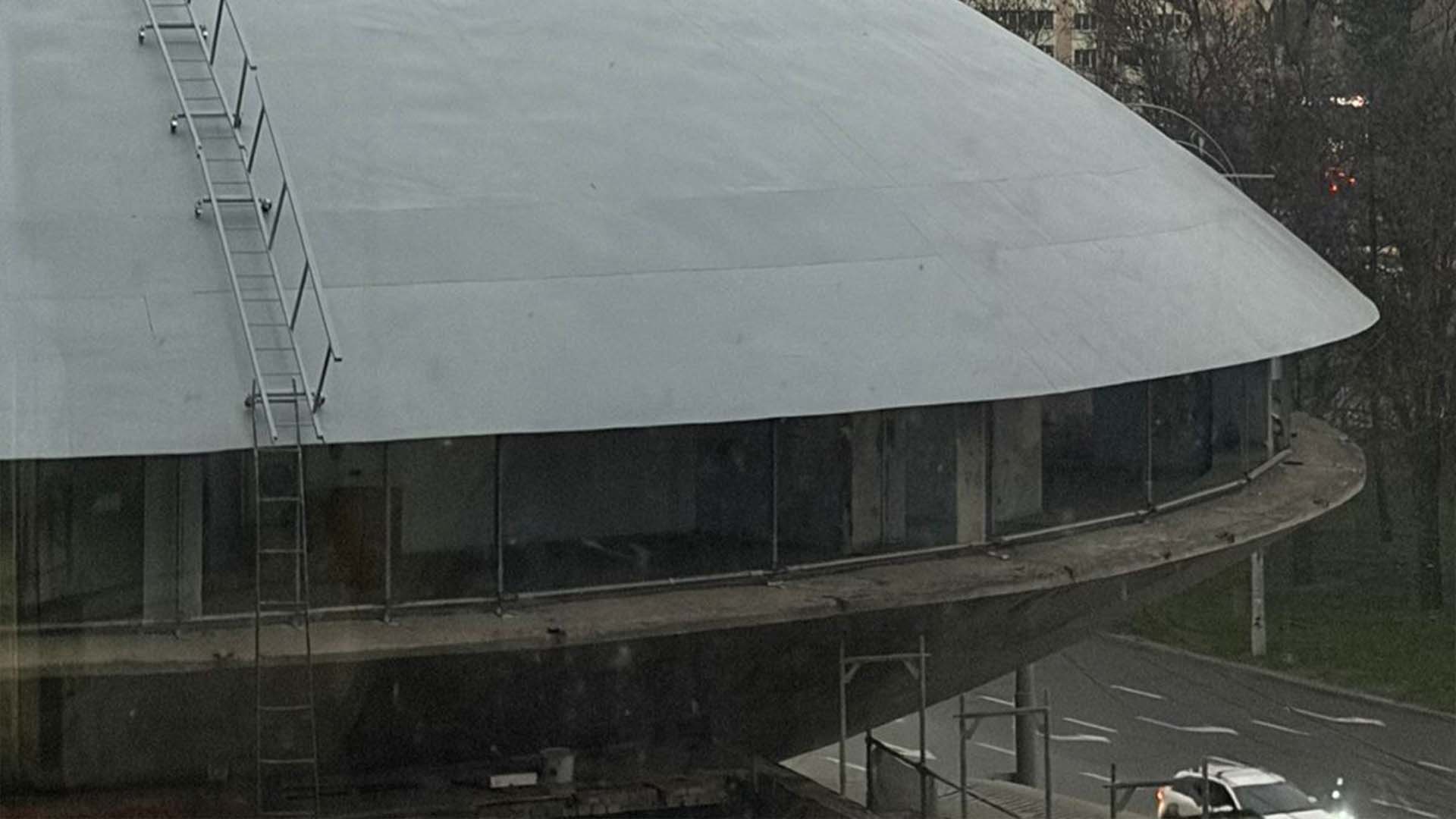 Будівля «Літаюча тарілка» Флоріана Юр’єва на Либідській площі