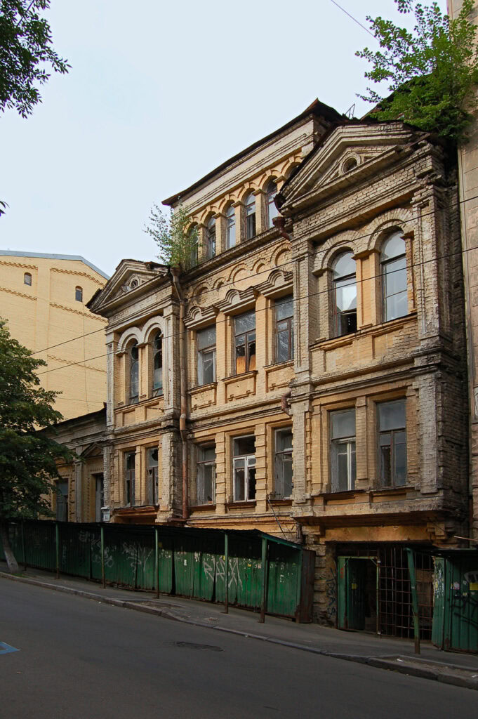 Як департамент звітує про захист культурної спадщини, а Садиба Мурашка руїнується