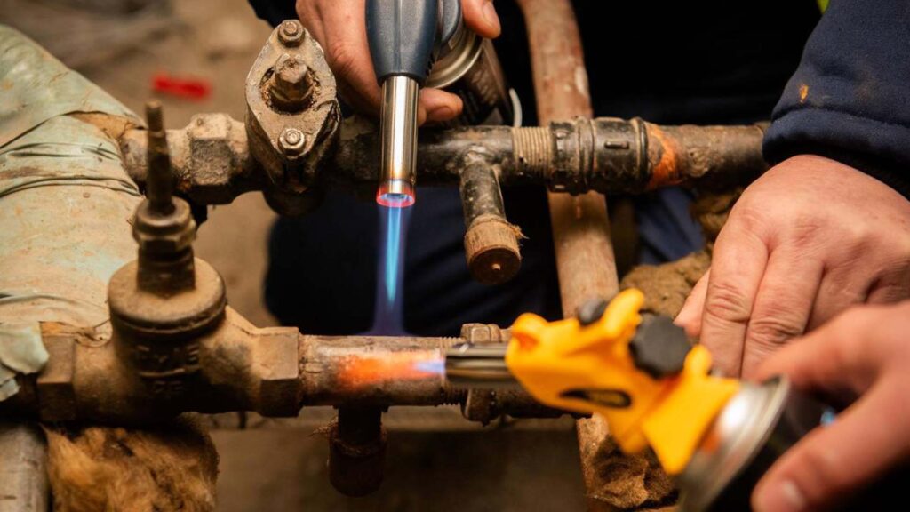 У 3200 будинках Києва досі немає тепла: Кулеба назвав райони