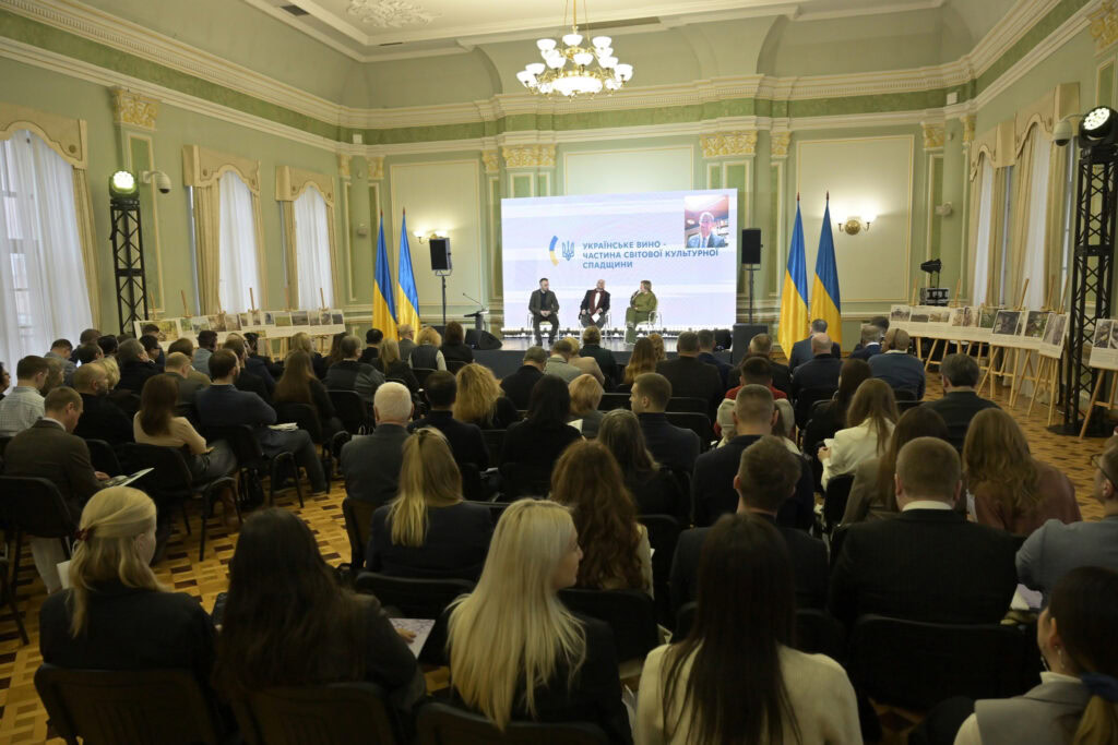 Як війна змінила українську ідентичність: важлива робота Фундації Пилипа Орлика та МЗС Як війна змінила українську ідентичність: важлива робота Фундації Пилипа Орлика та МЗС