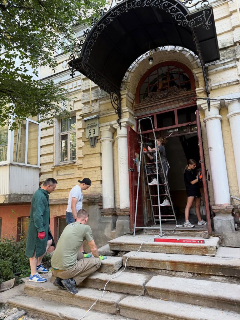 Міжнародне видання висвітлило боротьбу за збереження історичних будинків столиці