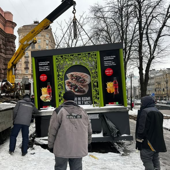 На Хрещатику демонтували вже 13 МАФів з понад 20 На Хрещатику демонтували вже 13 МАФів з понад 20