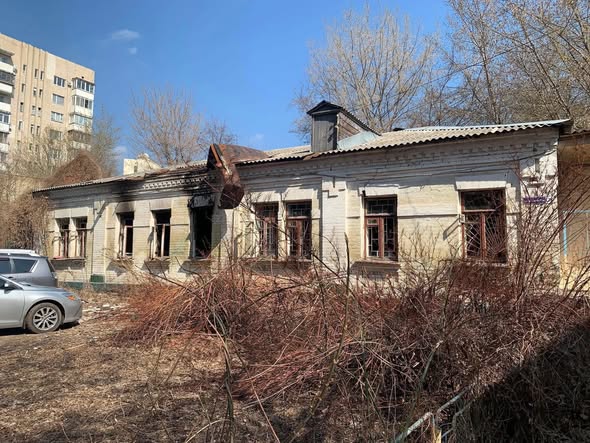 Садибу Сидорова, яку вже тричі намагались спалити виставили на продаж за $2,3 мільйона Садибу Сидорова, яку вже тричі намагались спалити виставили на продаж за $2,3 мільйона