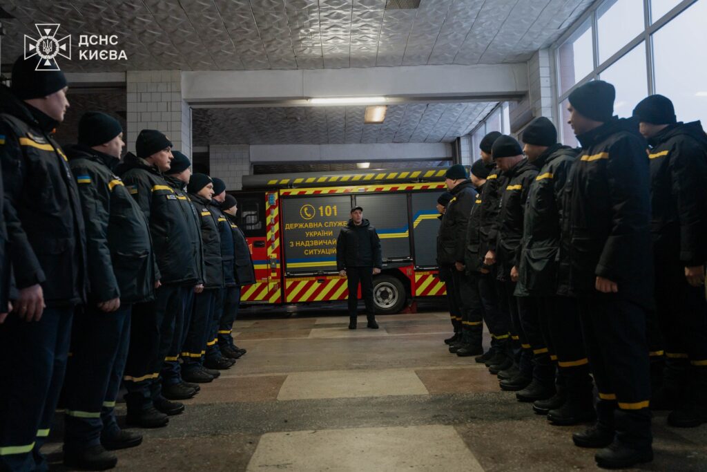 Очільник ДСНС Києва вручив державні та відомчі нагороди 30 рятувальникам столичного гарнізону