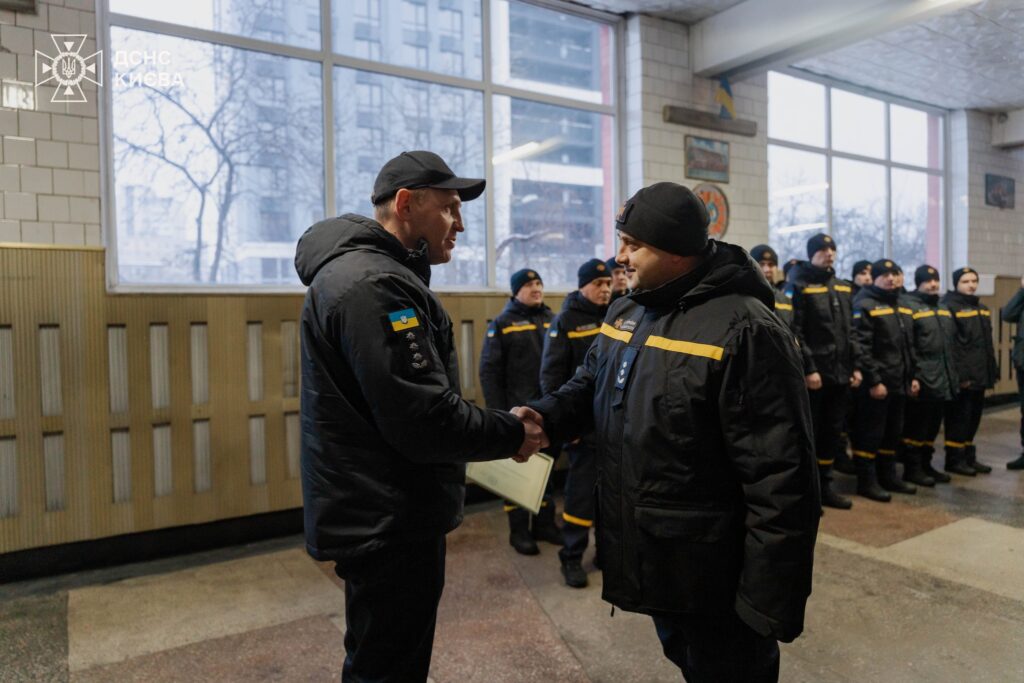 Очільник ДСНС Києва вручив державні та відомчі нагороди 30 рятувальникам столичного гарнізону