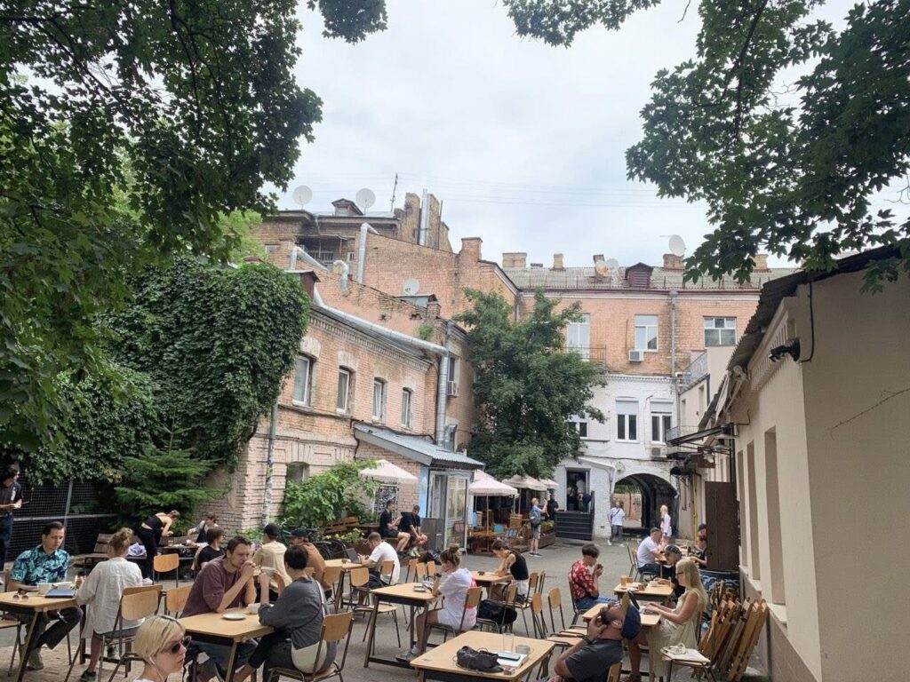 Кличко зупинив забудову «Дворика з воронами» на Рейтарській