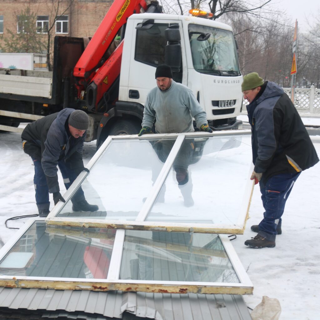 На Харківському шосе прибрали 28 кіосків через капремонт