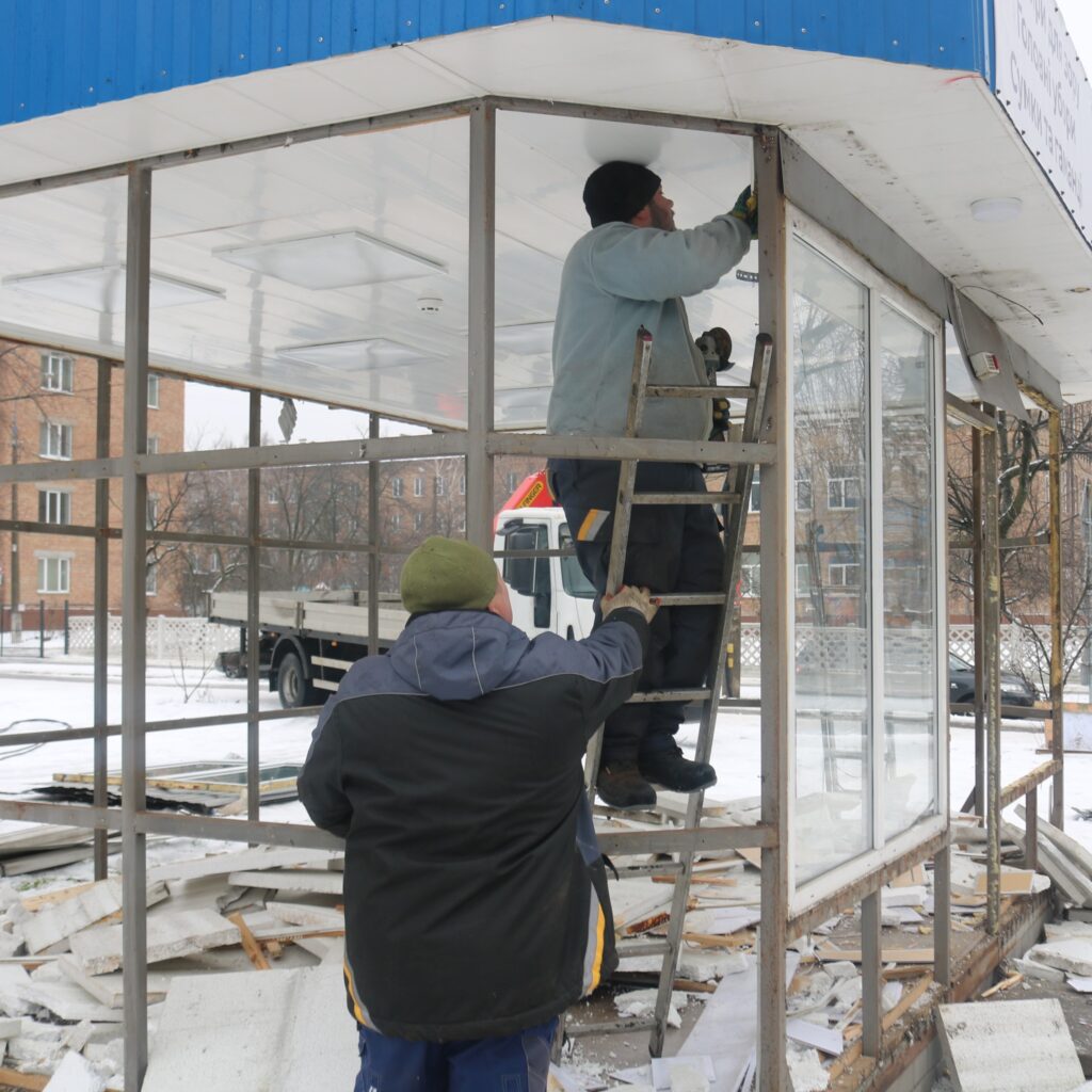 На Харківському шосе прибрали 28 кіосків через капремонт