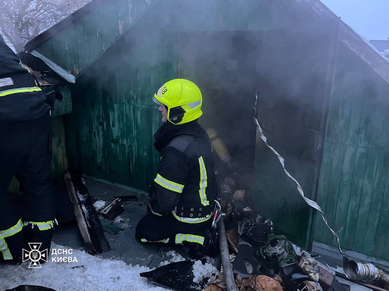 У Соломʼянському районі під час пожежі врятували жінку