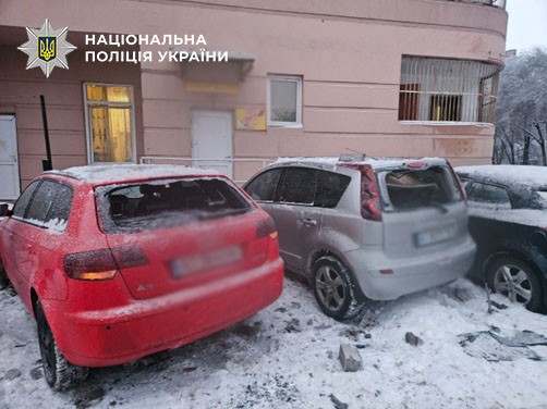 БпЛА влучив у дах багатоповерхівки на Солом'янці (оновлено) БпЛА влучив у дах багатоповерхівки на Солом'янці (оновлено)