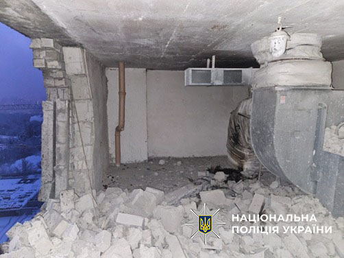 БпЛА влучив у дах багатоповерхівки на Солом'янці (оновлено) БпЛА влучив у дах багатоповерхівки на Солом'янці (оновлено)