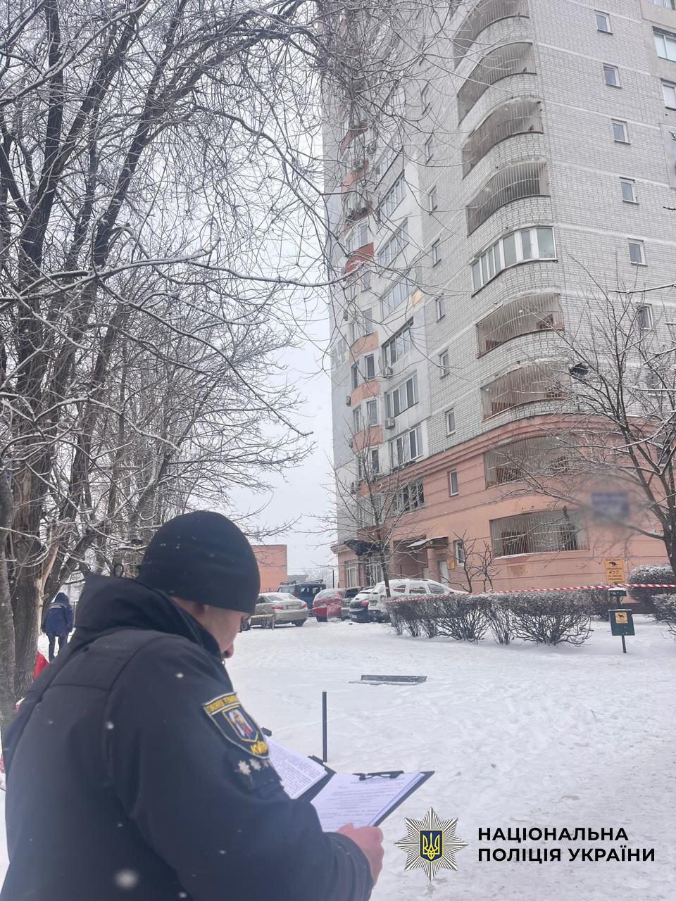 БпЛА влучив у дах багатоповерхівки на Солом'янці (оновлено) БпЛА влучив у дах багатоповерхівки на Солом'янці (оновлено)