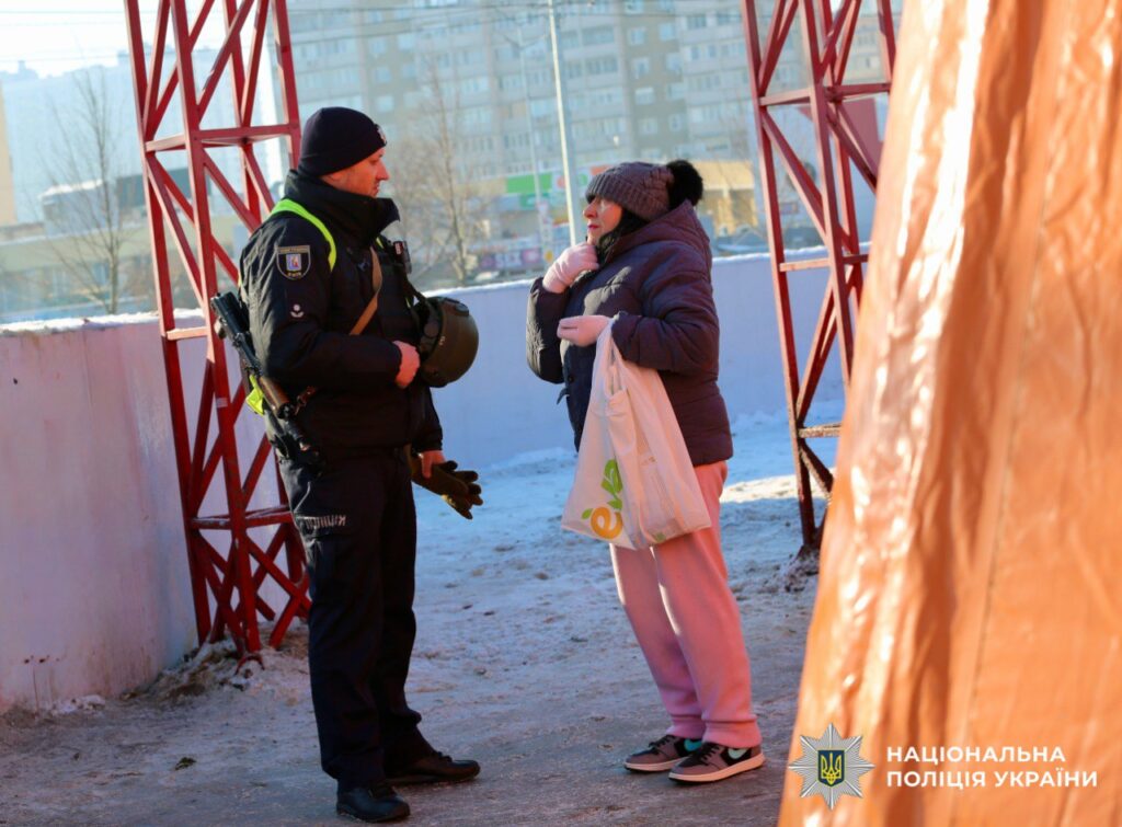 У Києві 1200 поліцейських патрулює у пунктах незламності У Києві 1200 поліцейських патрулює у пунктах незламності