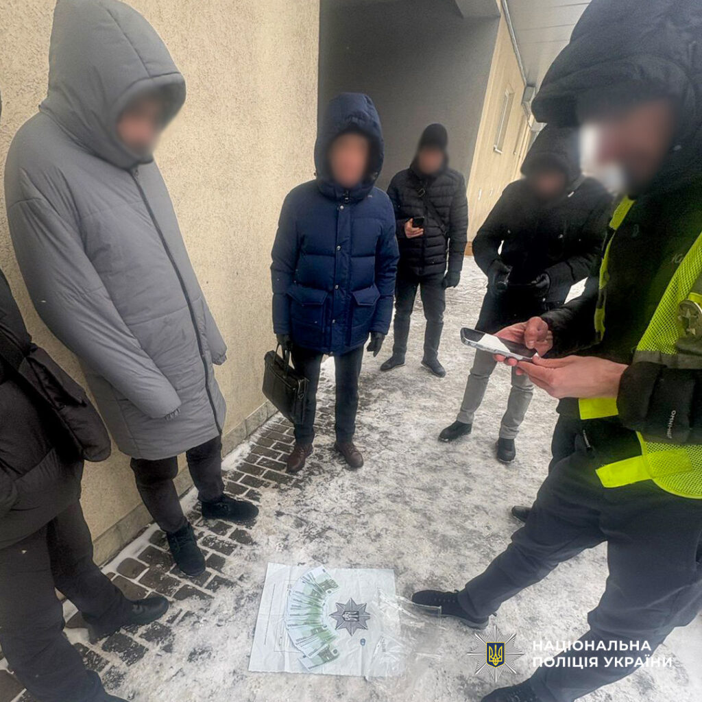 Київський лікар переправляв військовозобов'язаних за кордон за 20 тисяч євро