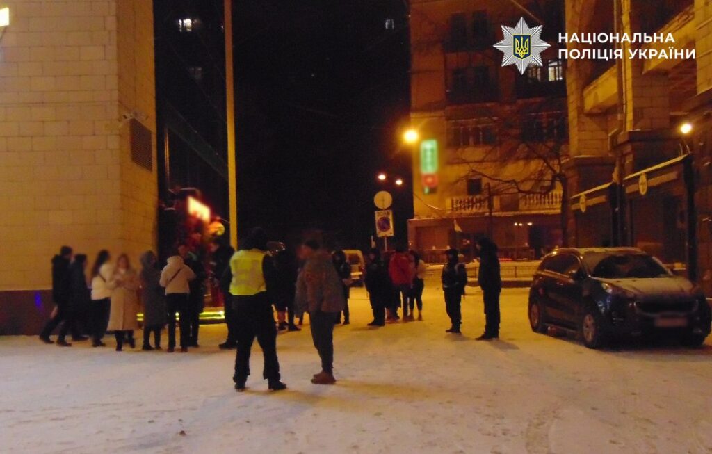 На Хрещатику трьох молодиків затримали через бійку біля метро
