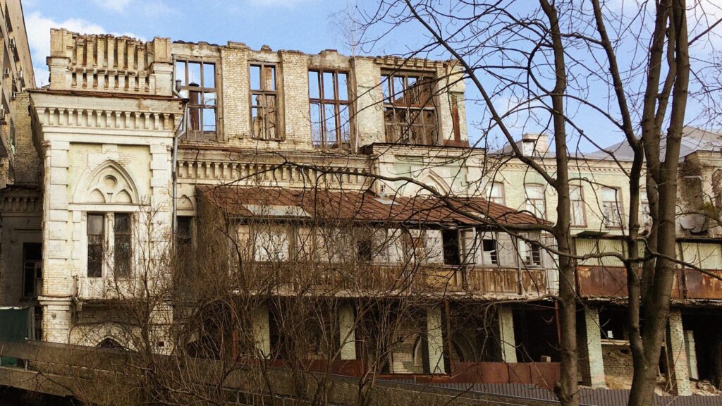 Замок барона Штейнгеля,
Вул. Бульварно-Кудрявська, 27
