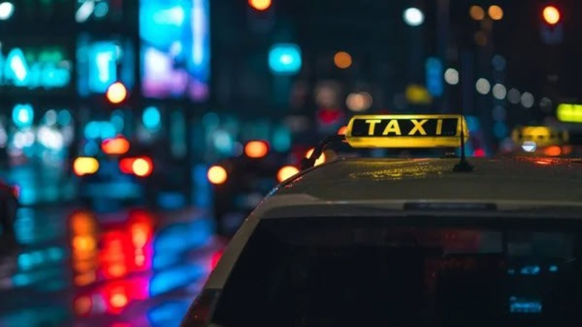 Автомобіль таксі у нічний час