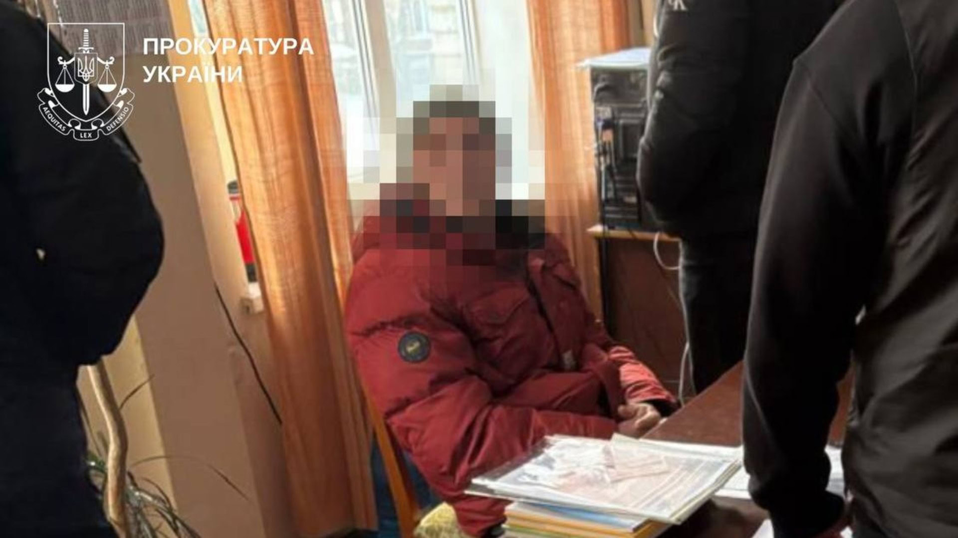 Правоохоронці і підозрюваний