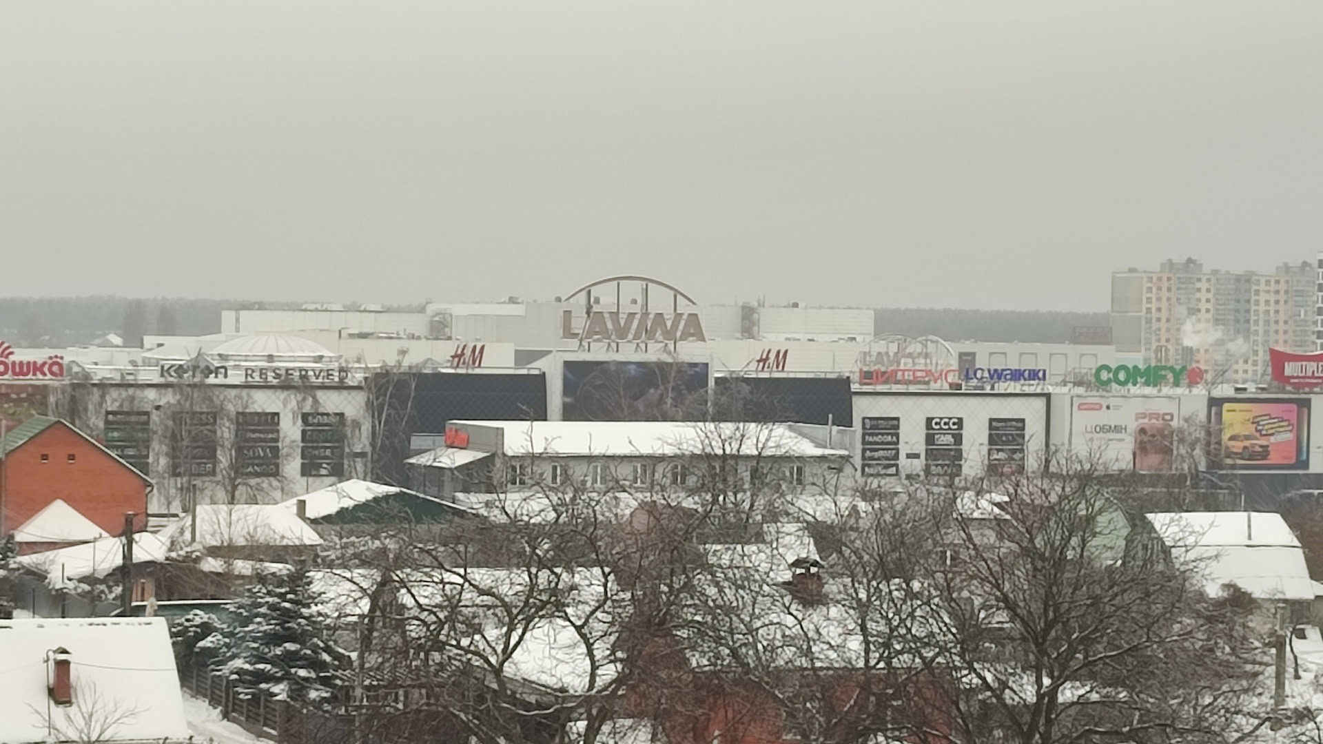 У Києві активісти відновили автентичні двері садиби на Лук’янівці, зруйновані після вибуху ТРЦ Lavina Mall