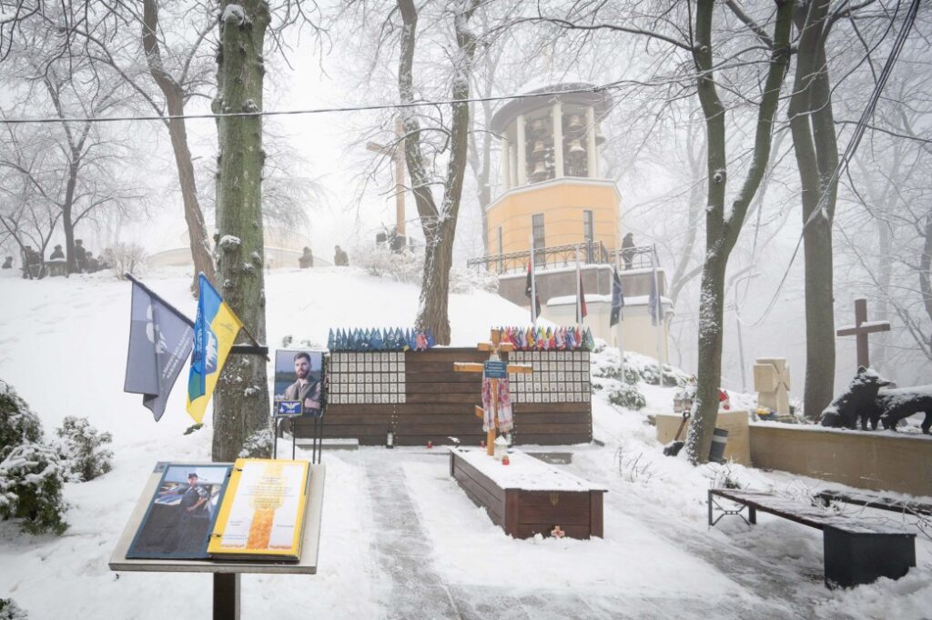 Зеленський ушанував пам'ять Героїв Крут на Аскольдовій могилі