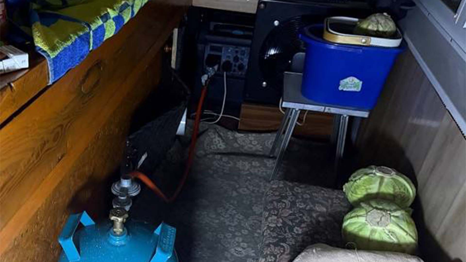 Балкон, на якому працював генератор від газового