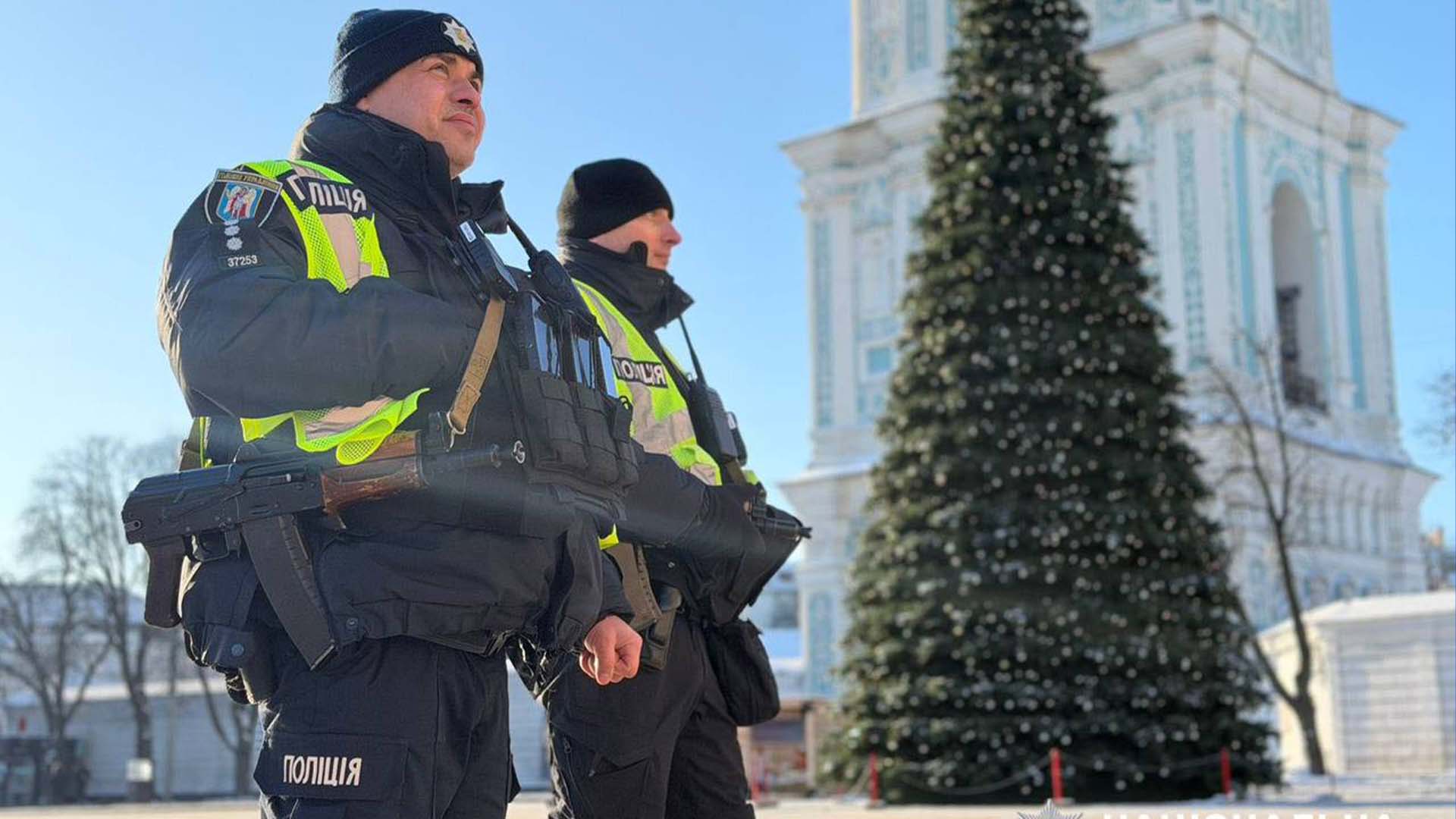 2 офіцери поліції на Софійській площі