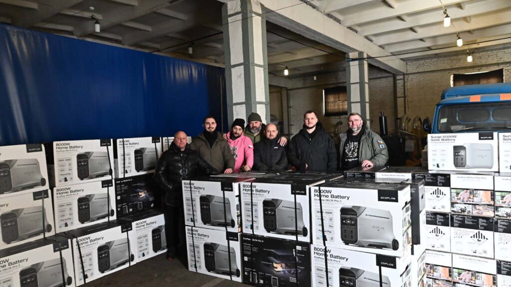 На Київщині заборонили підсвітку реклами через режим економії енергії Коробки з EcoFlow що були передані на допомогу Київщині