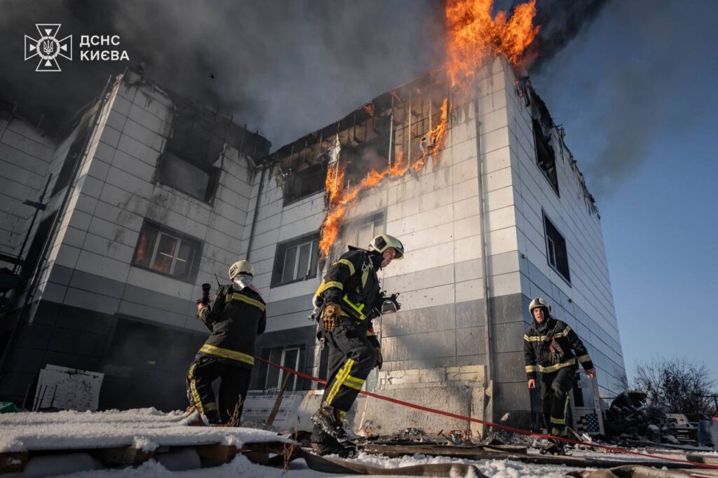 Загоряння складської будівлі у Соломʼянському районі