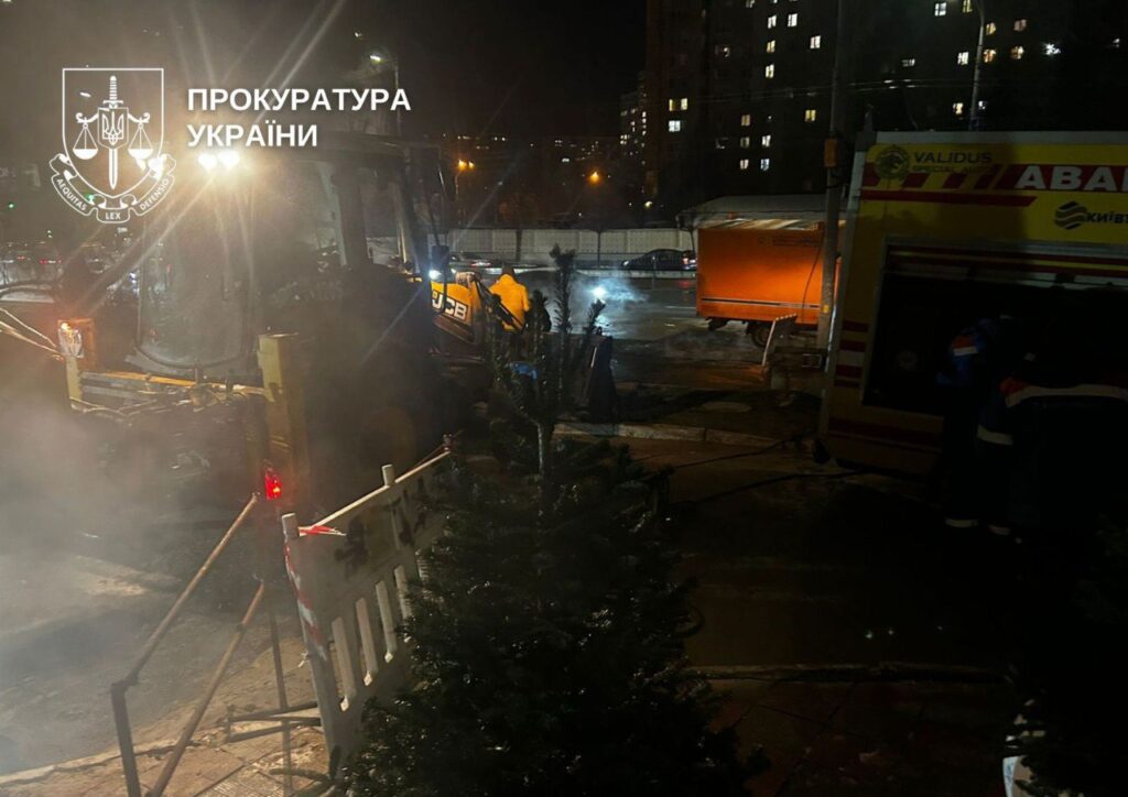 Трагедія на проспекті Лобановського: 16-річна дівчина впала в яму з окропом