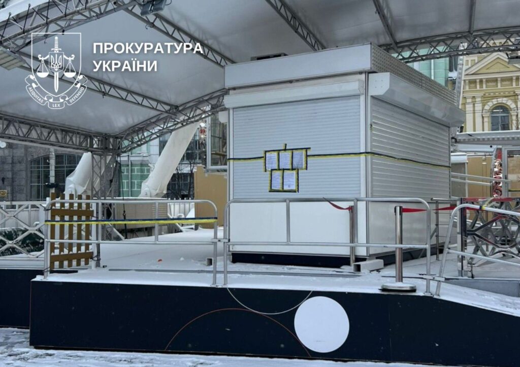 Закрита каса Колеса огляду на Подолі