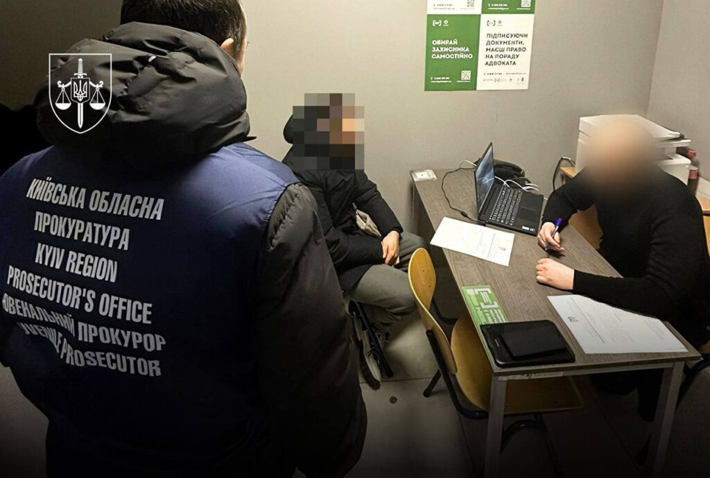 На Київщині поліція затримала 27-річного чоловіка, який знущався з двох малолітніх дітей