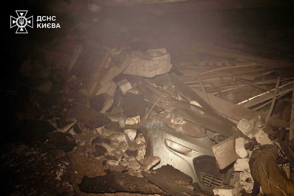 Під час атаки на столицю загинуло четверо людей: під час повторної атаки загинув медик (відео)