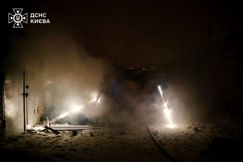 Під час атаки на столицю загинуло четверо людей: під час повторної атаки загинув медик (відео)
