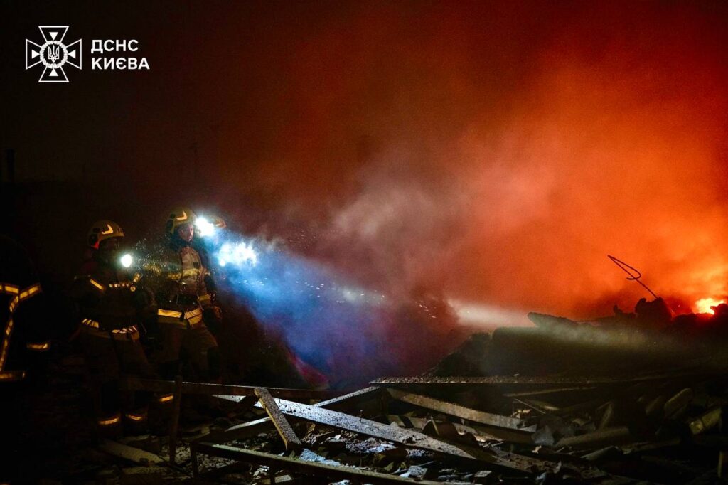 Під час атаки на столицю загинуло четверо людей: під час повторної атаки загинув медик (відео)