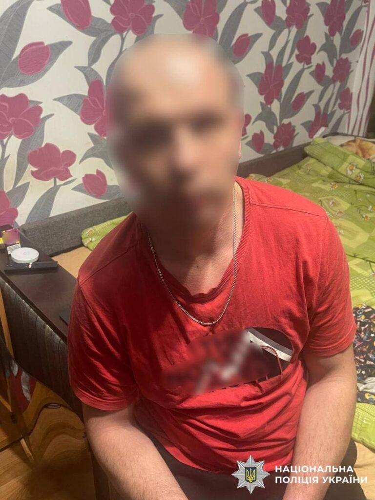 На Бучанщині затримали водія з наркотиками, який напав на поліцейського