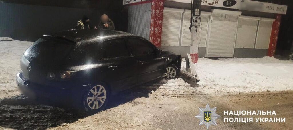 На Бучанщині затримали водія з наркотиками, який напав на поліцейського