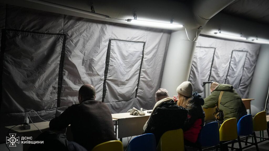 У Броварах та Борисполі рятувальники та залізничники створили місця для обігріву