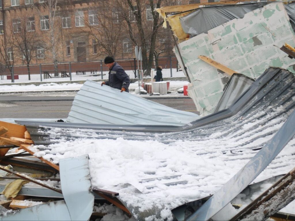 На Харківському шосе прибрали МАФи, на звільненій ділянці обіцяють облаштувати пішохідну інфраструктуру