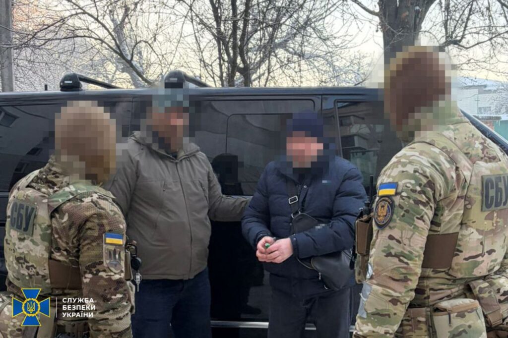 Затримали першого заступника голови РДА у Києві: чиновник організував масштабну схему «списання» ухилянтів Затримали першого заступника голови РДА у Києві: чиновник організував масштабну схему «списання» ухилянтів