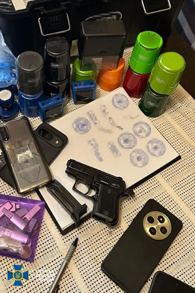 Затримали першого заступника голови РДА у Києві: чиновник організував масштабну схему «списання» ухилянтів Затримали першого заступника голови РДА у Києві: чиновник організував масштабну схему «списання» ухилянтів
