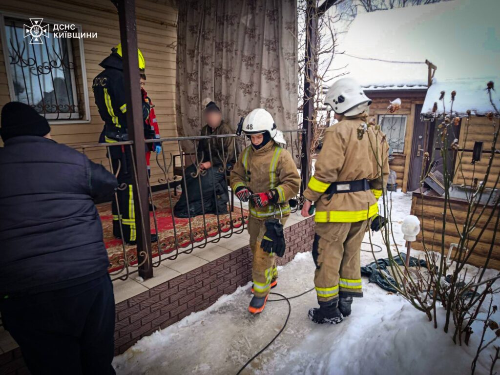 На Білоцерківщині чоловіка врятували з 8-метрової криниці