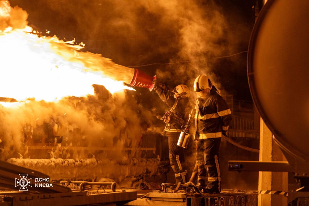Нічна атака на Київ: 1 загиблий, 4 постраждалі (оновлено) Нічна атака на Київ: 1 загиблий, 4 постраждалі (оновлено)